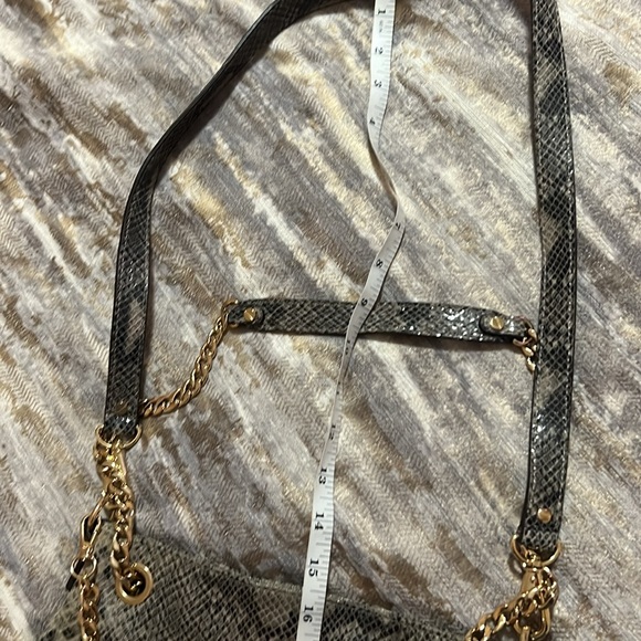 Micheal kors bag cross and shoulder bag - Picture 3 of 14